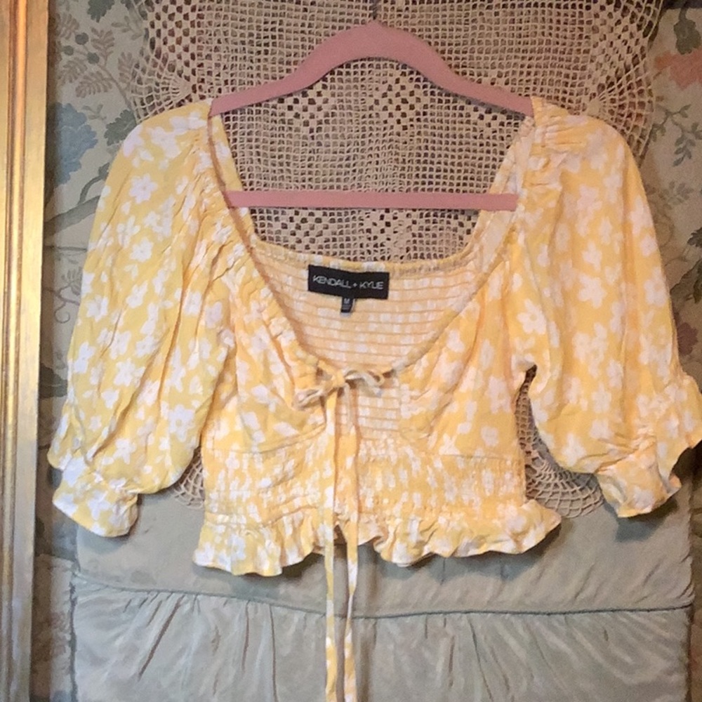 Kendall and Kylie crop top, delicate yellow floral sz M…fitsS better